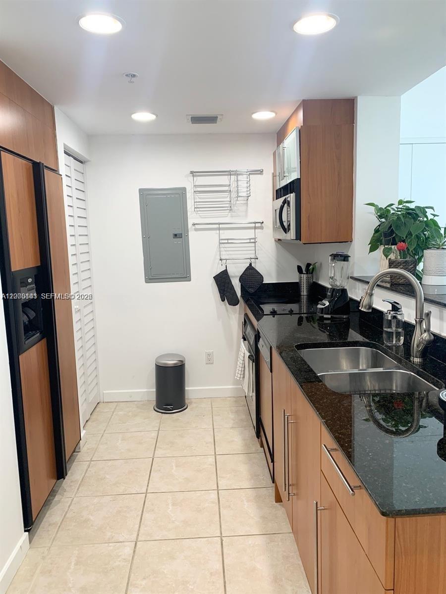 335 S Biscayne Blvd #1106, Miami FL 33131