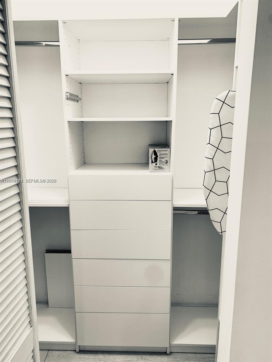 335 S Biscayne Blvd #1106, Miami FL 33131