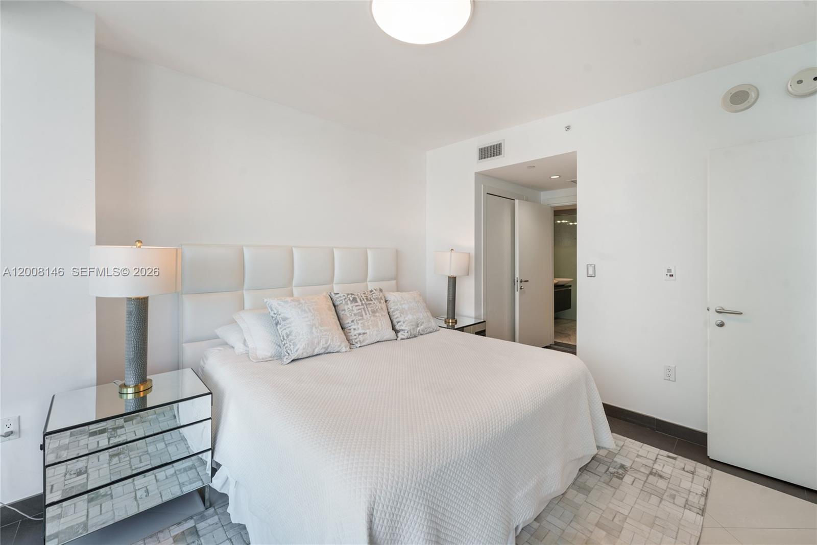 200 Biscayne Boulevard Way #3613, Miami FL 33131