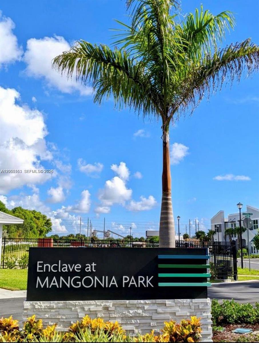 5629 Mentmore Dr, Mangonia Park FL 33407