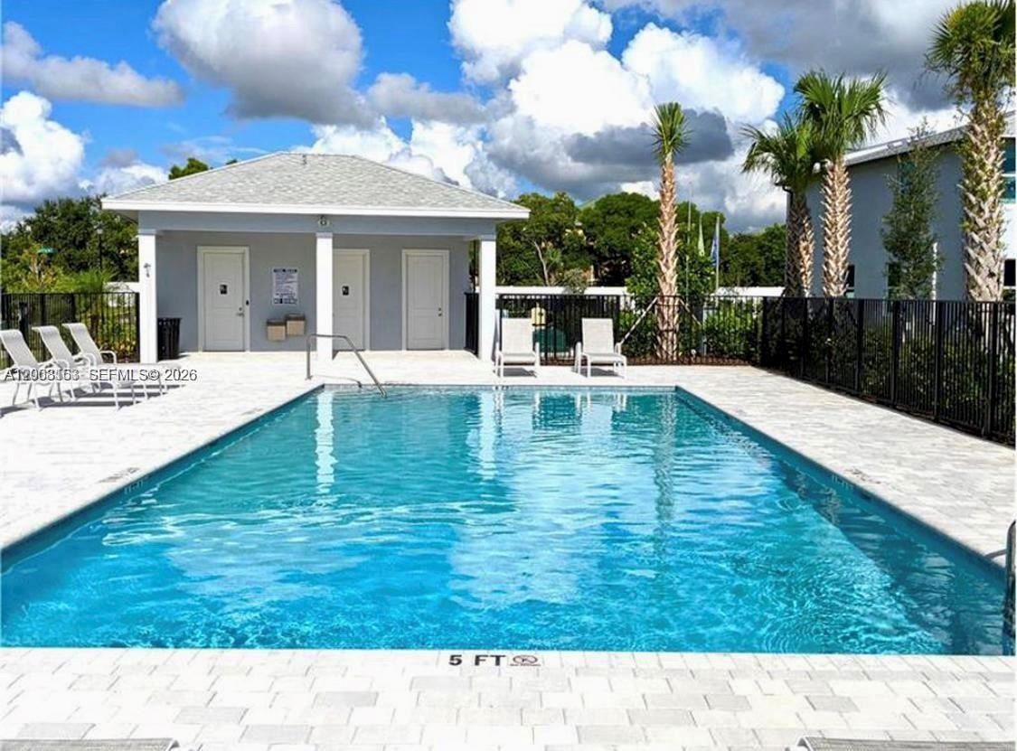 5629 Mentmore Dr, Mangonia Park FL 33407