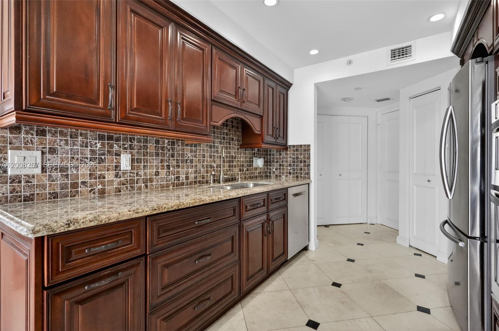 3000 Island Blvd #2305, Aventura FL 33160