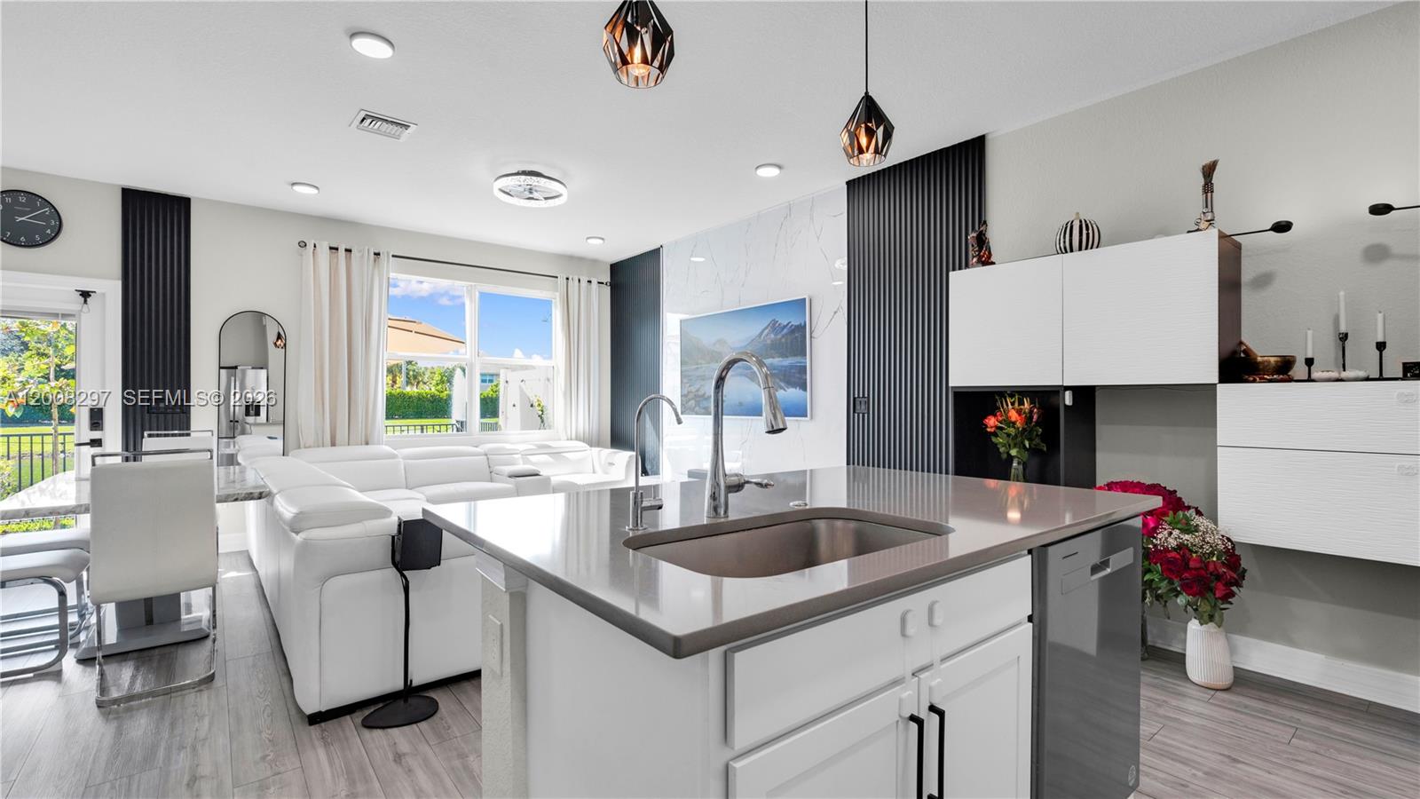 2913 Olivia Ave, Lauderdale Lakes FL 33311