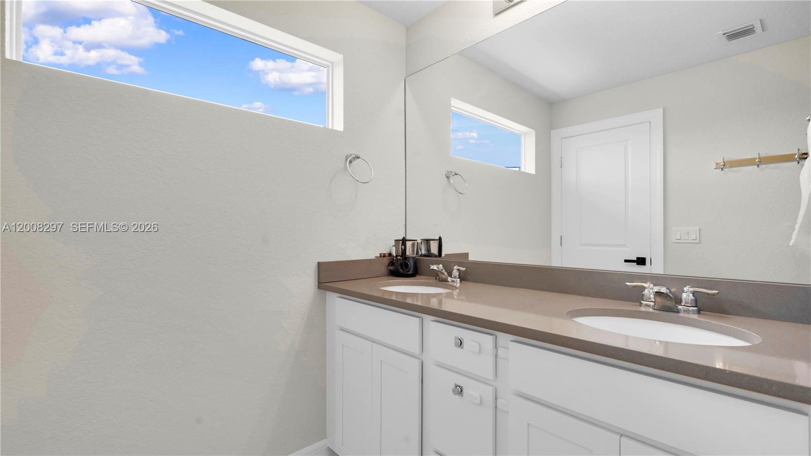 2913 Olivia Ave, Lauderdale Lakes FL 33311