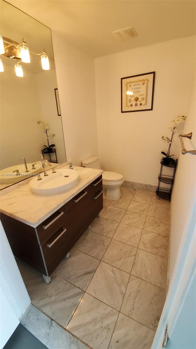 253 NE 2nd St #434, Miami FL 33132