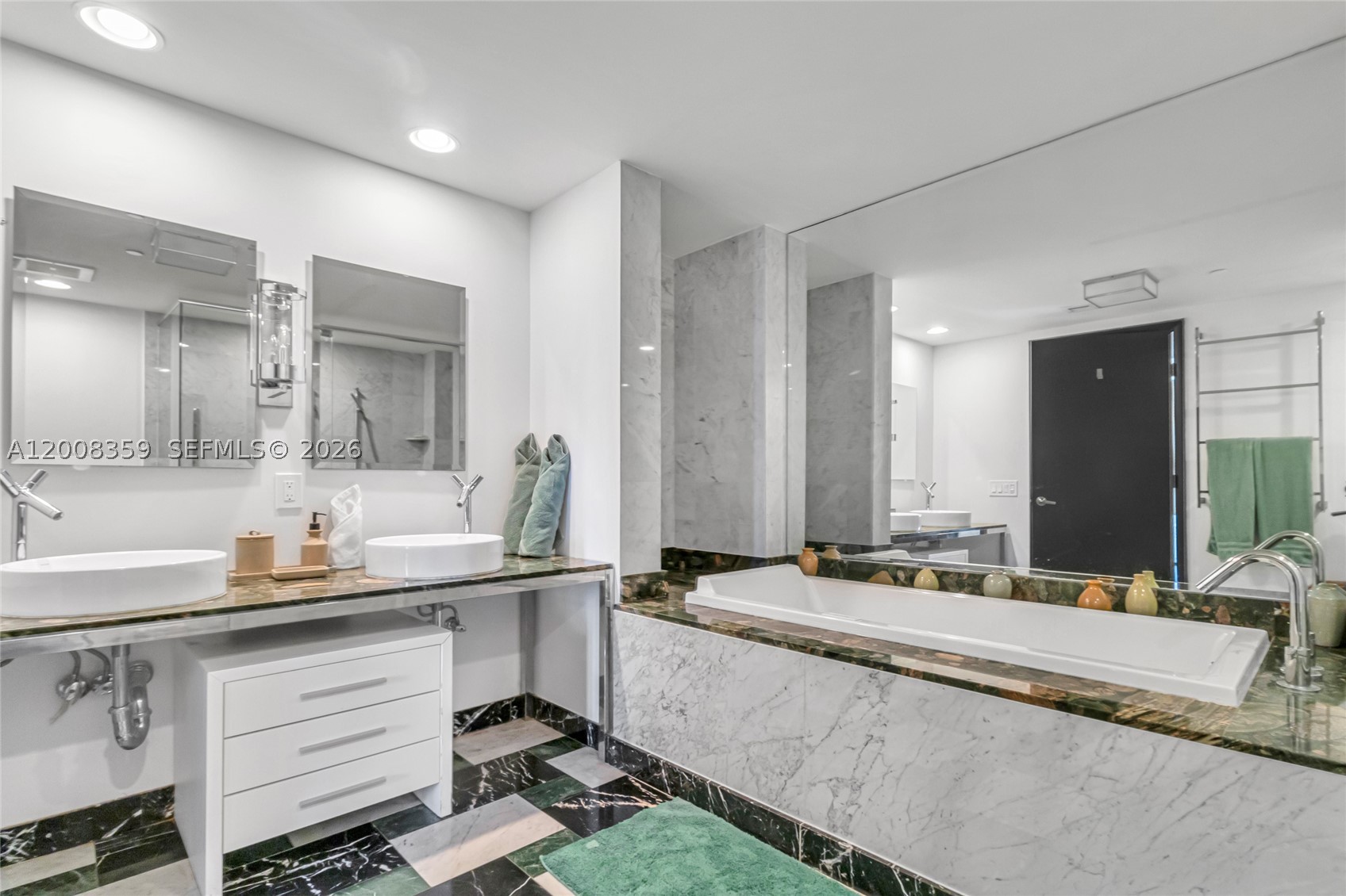 485 Brickell Ave #2508, Miami FL 33131