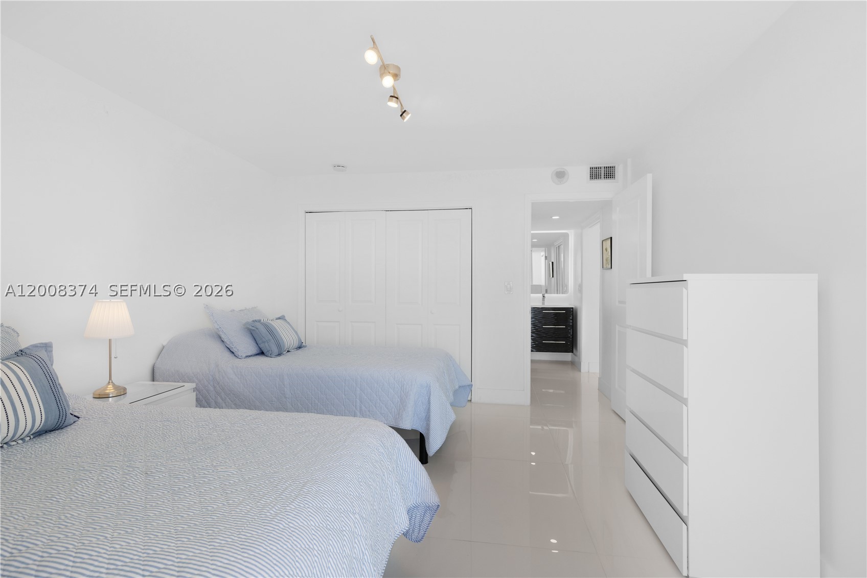 3701 N Country Club Dr #1805, Aventura FL 33180
