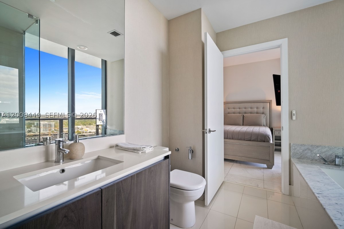 480 NE 31 #2707, Miami FL 33137