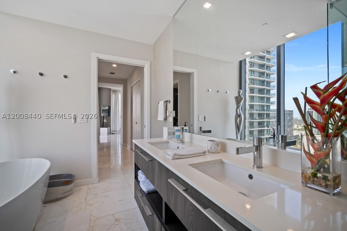 480 NE 31 #2707, Miami FL 33137