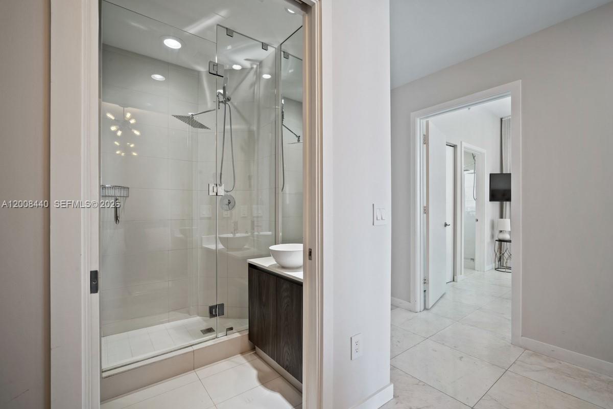 480 NE 31 #2707, Miami FL 33137