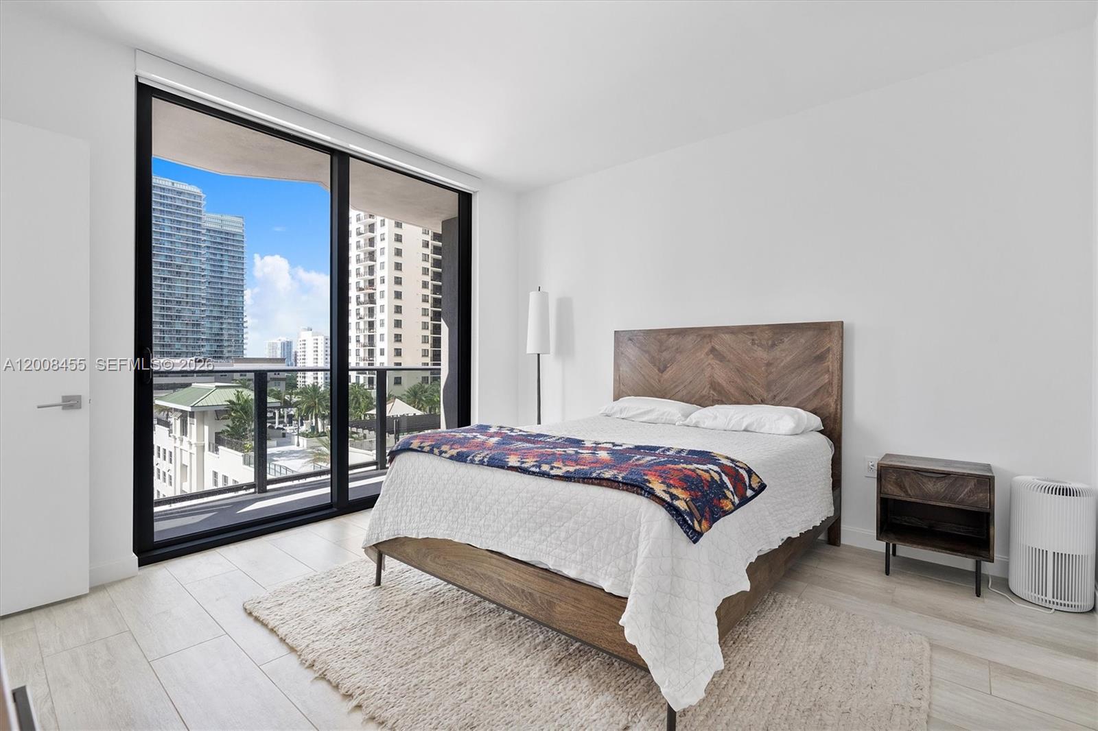 55 SW 9th St #1103, Miami FL 33130