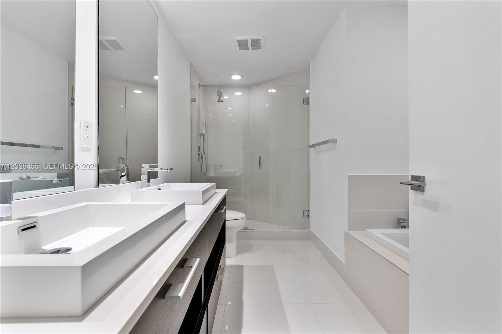 55 SW 9th St #1103, Miami FL 33130