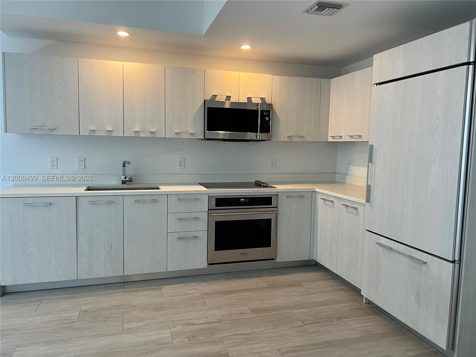 55 SW 9th St #2702, Miami FL 33130