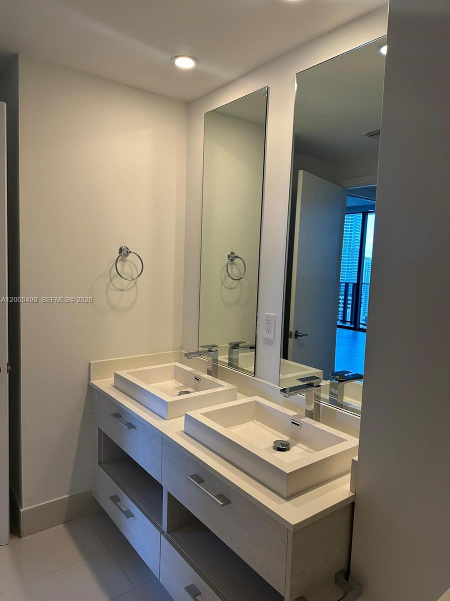 55 SW 9th St #2702, Miami FL 33130