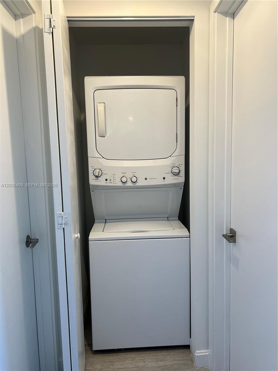 55 SW 9th St #2702, Miami FL 33130