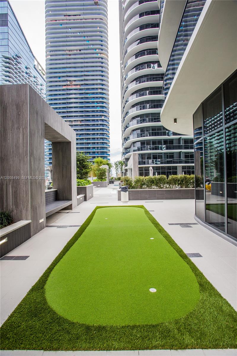 55 SW 9th St #2702, Miami FL 33130