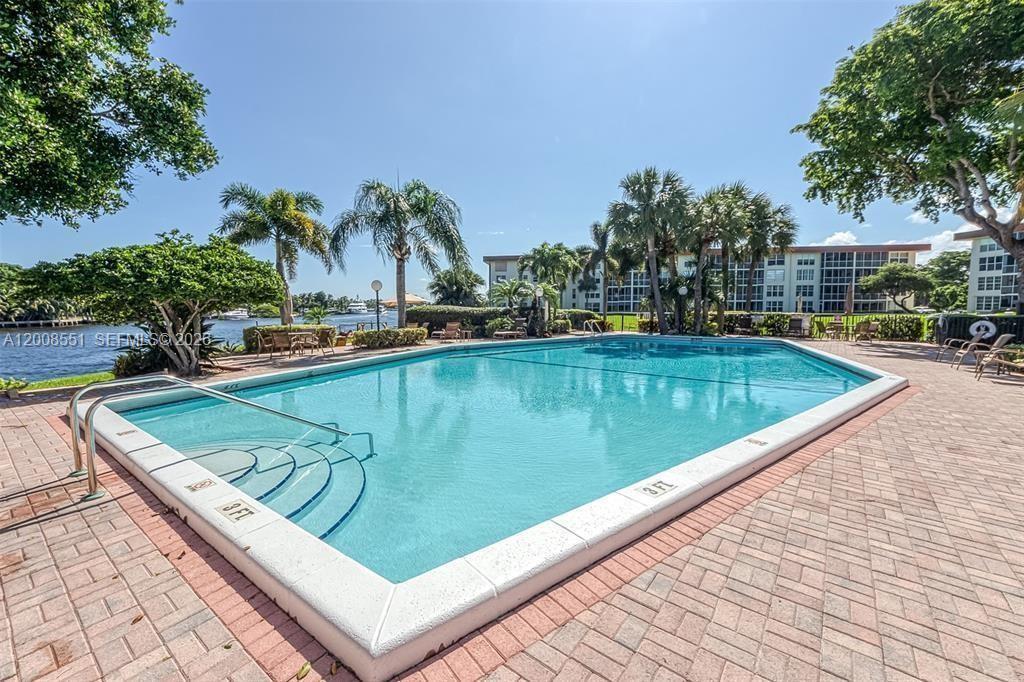 3050 NE 48th Ct #405, Lighthouse Point FL 33064