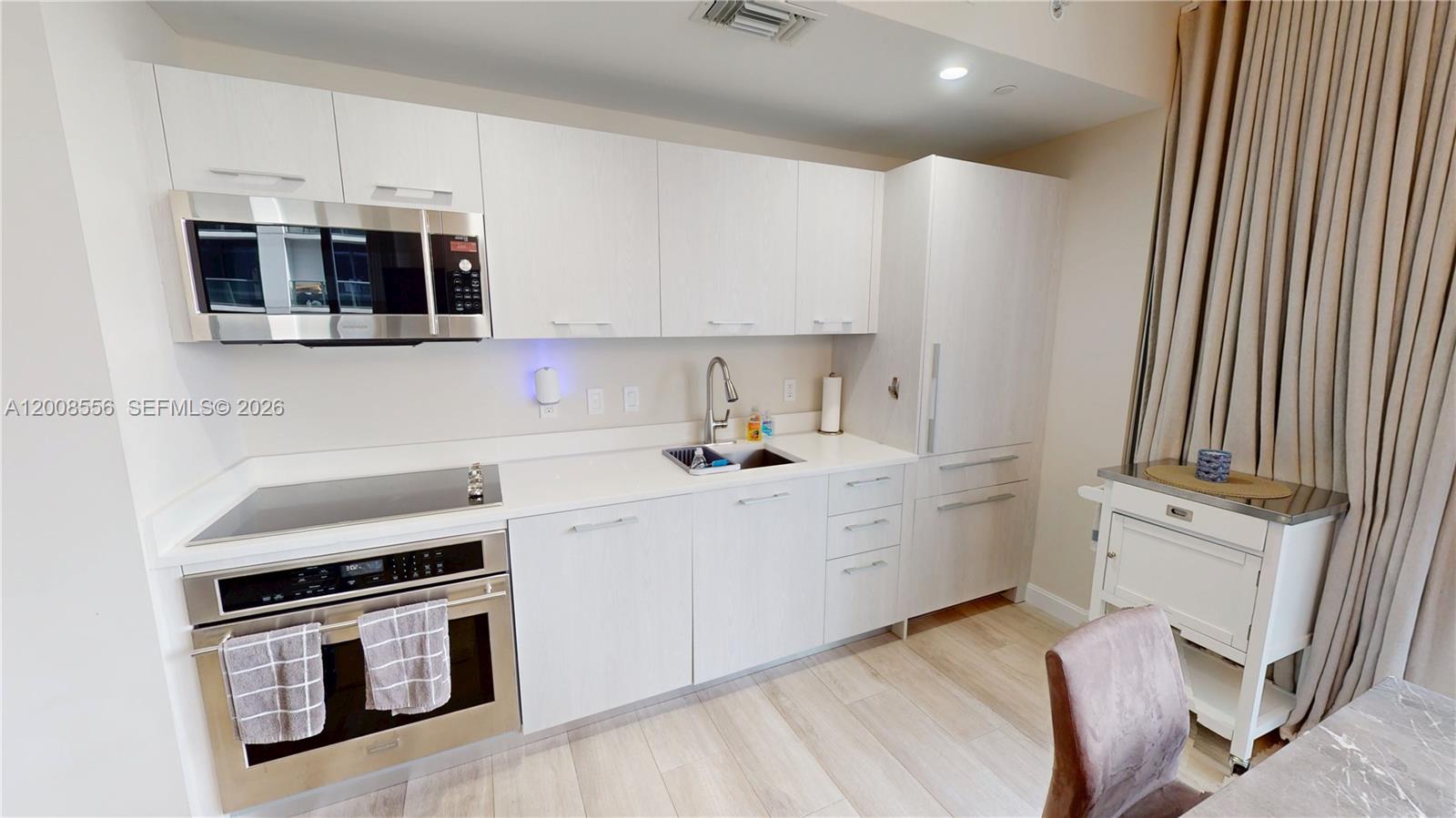 55 SW 9th St #1808, Miami FL 33130