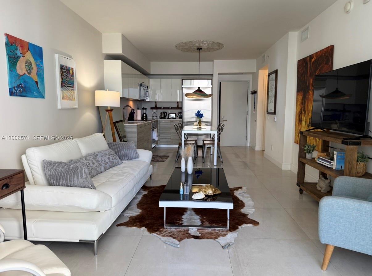 1300 Brickell Bay Dr #807, Miami FL 33131