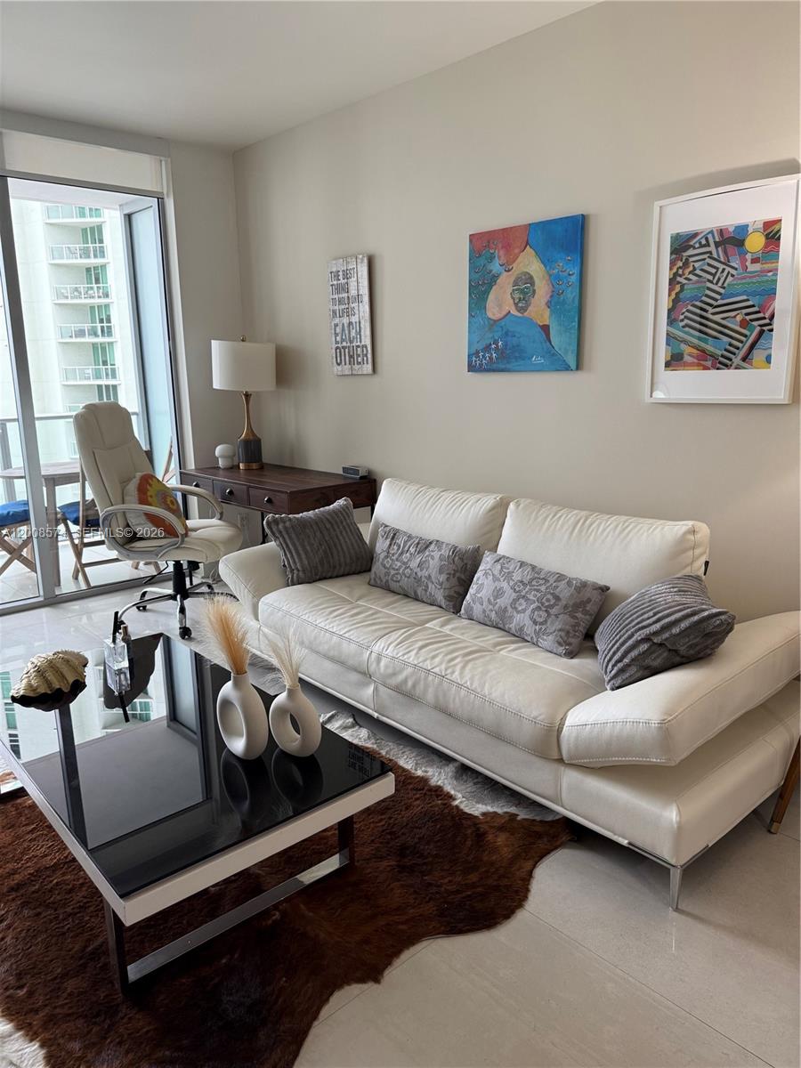 1300 Brickell Bay Dr #807, Miami FL 33131