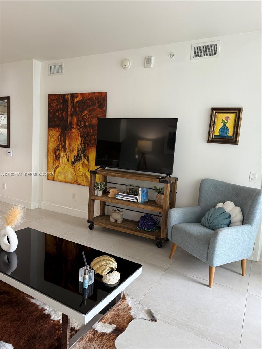 1300 Brickell Bay Dr #807, Miami FL 33131
