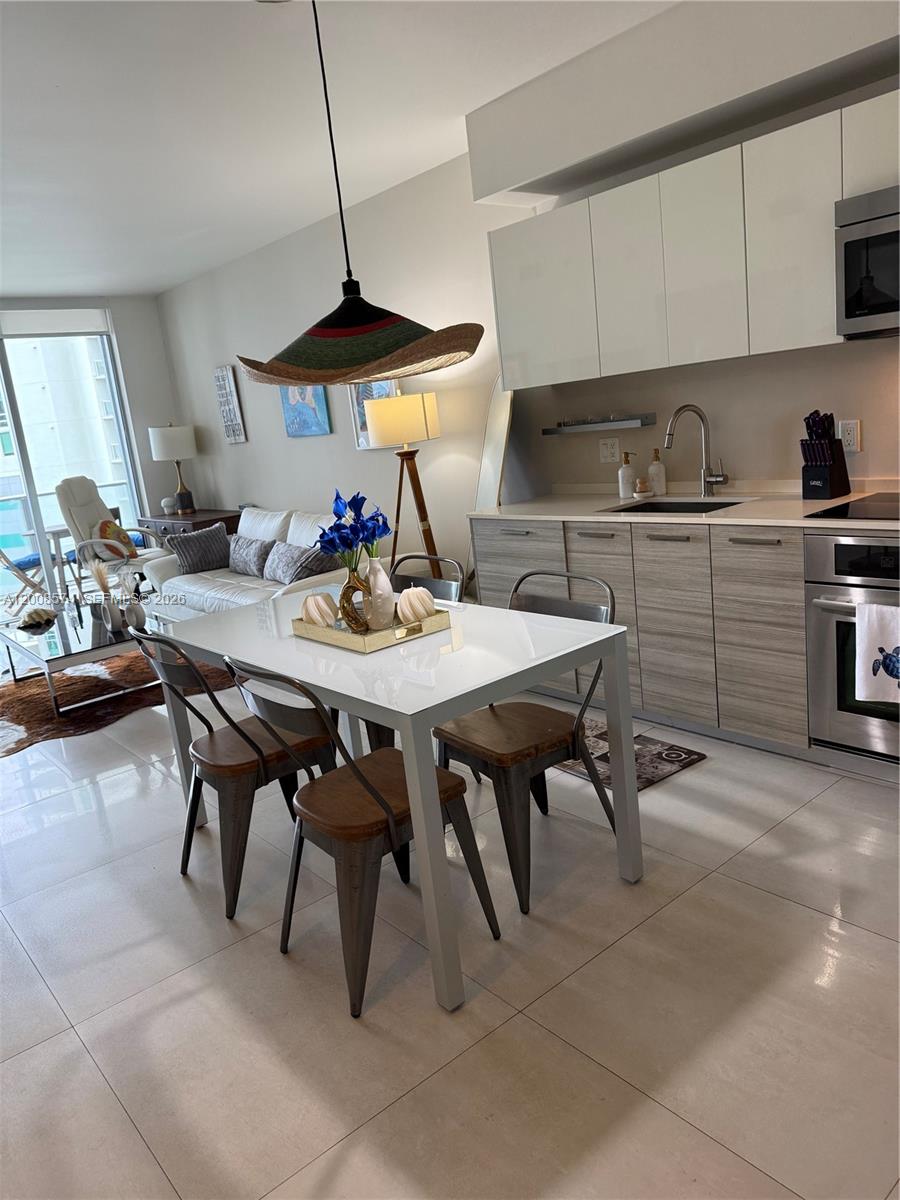 1300 Brickell Bay Dr #807, Miami FL 33131