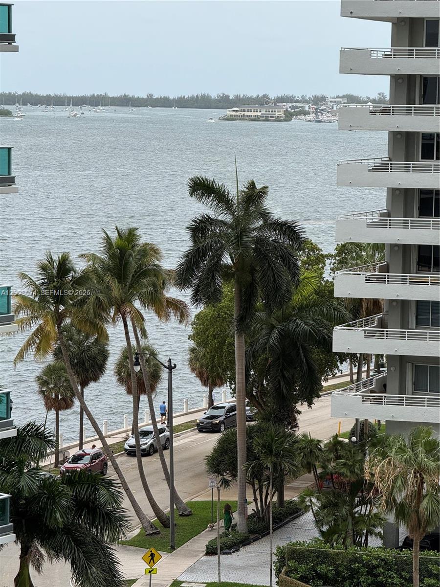 1300 Brickell Bay Dr #807, Miami FL 33131