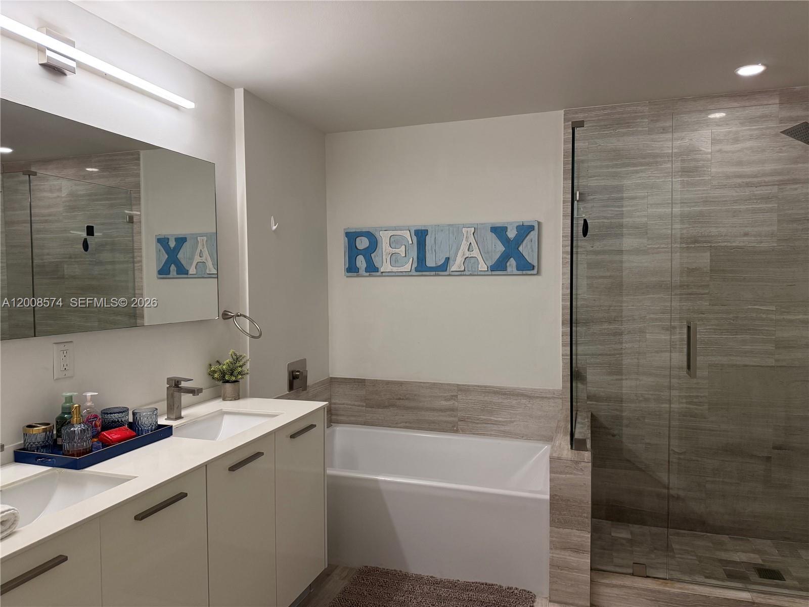 1300 Brickell Bay Dr #807, Miami FL 33131