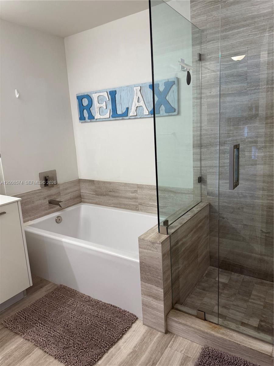 1300 Brickell Bay Dr #807, Miami FL 33131