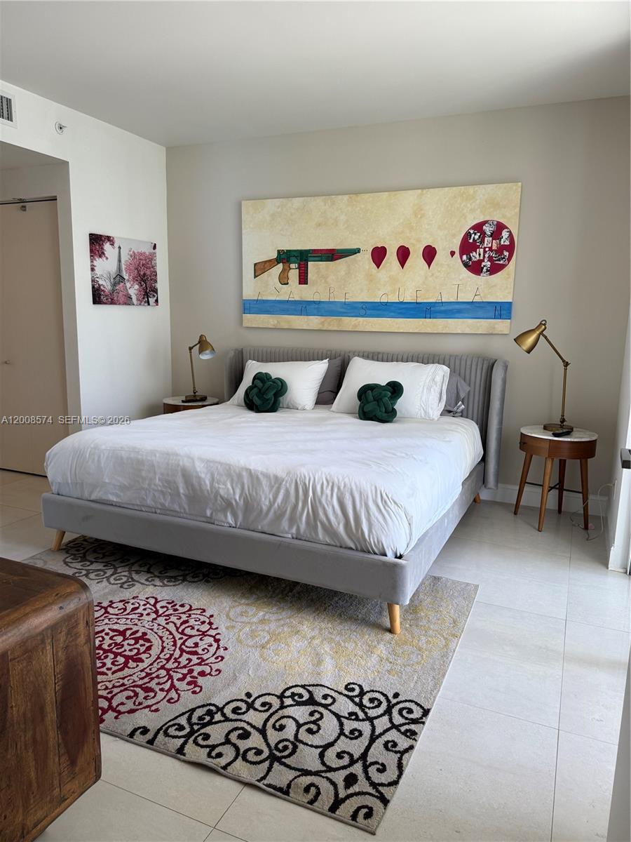 1300 Brickell Bay Dr #807, Miami FL 33131