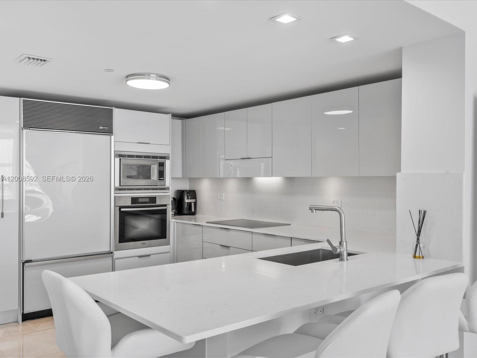 6801 Collins Ave #1402 Door 1412 L, Miami Beach FL 33141