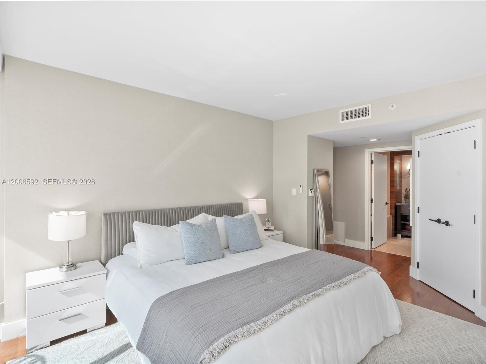 6801 Collins Ave #1402 Door 1412 L, Miami Beach FL 33141