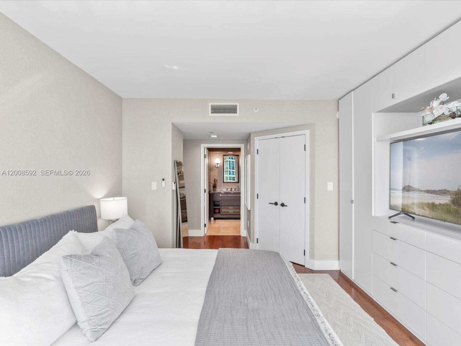 6801 Collins Ave #1402 Door 1412 L, Miami Beach FL 33141