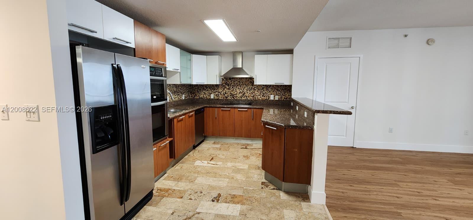 170 SE 14th St #1408, Miami FL 33131