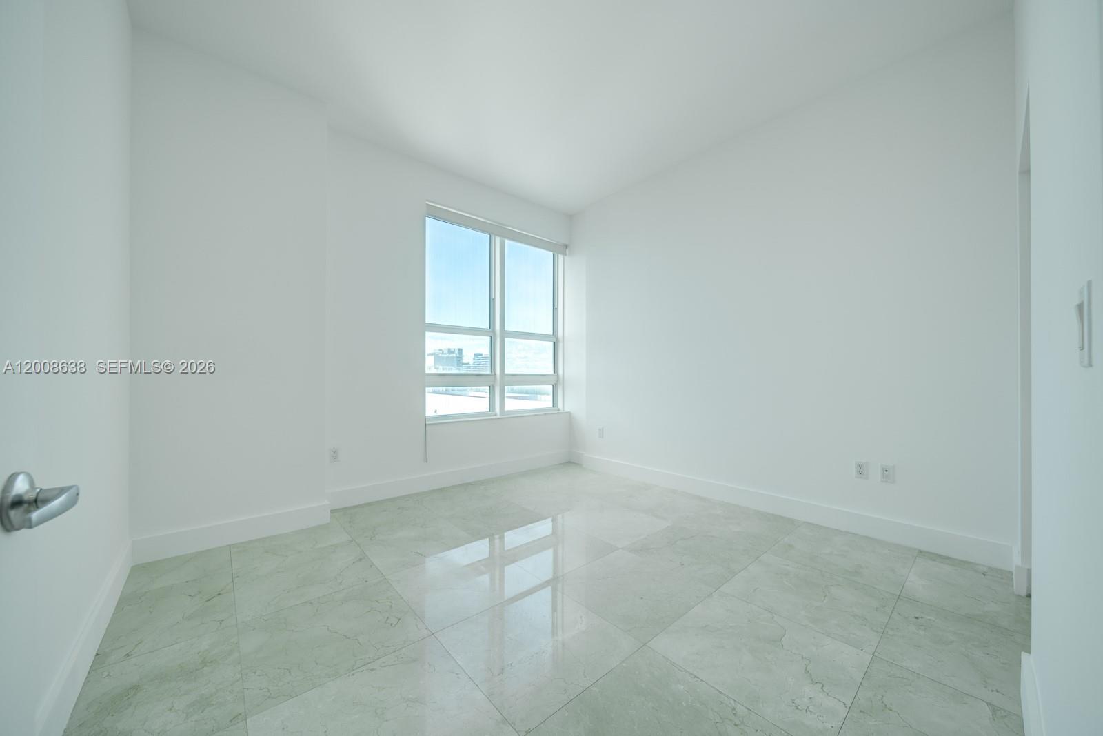 950 Brickell Bay Dr #4805, Miami FL 33131