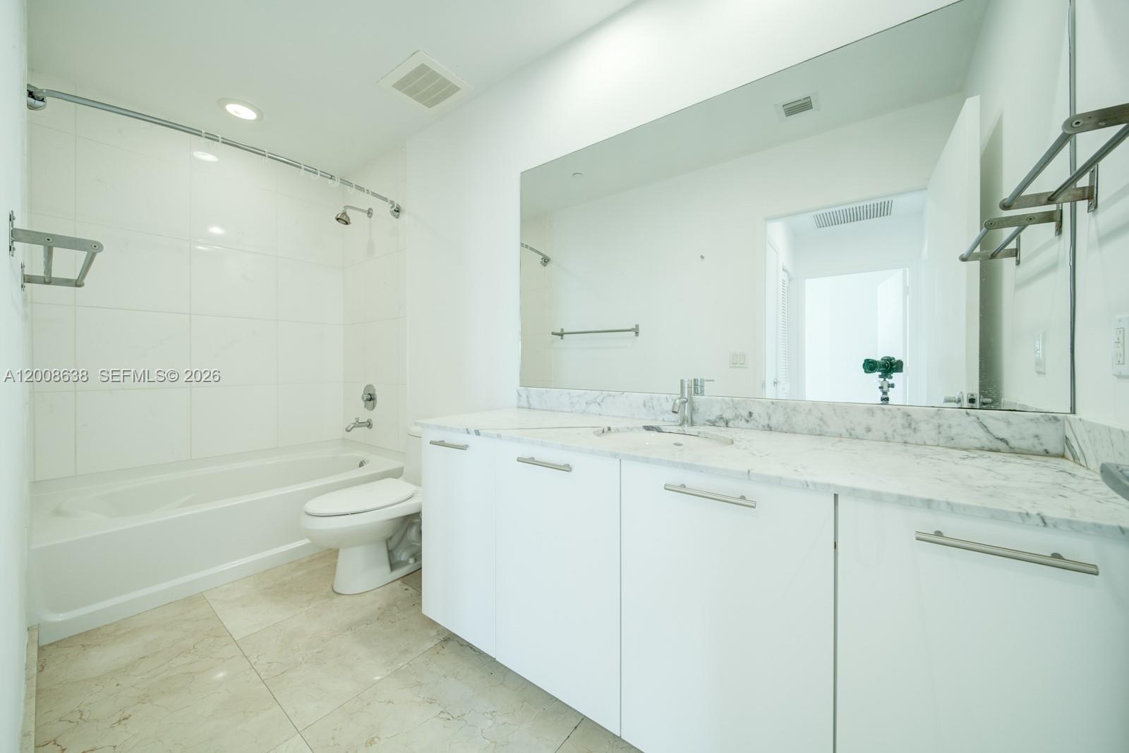 950 Brickell Bay Dr #4805, Miami FL 33131