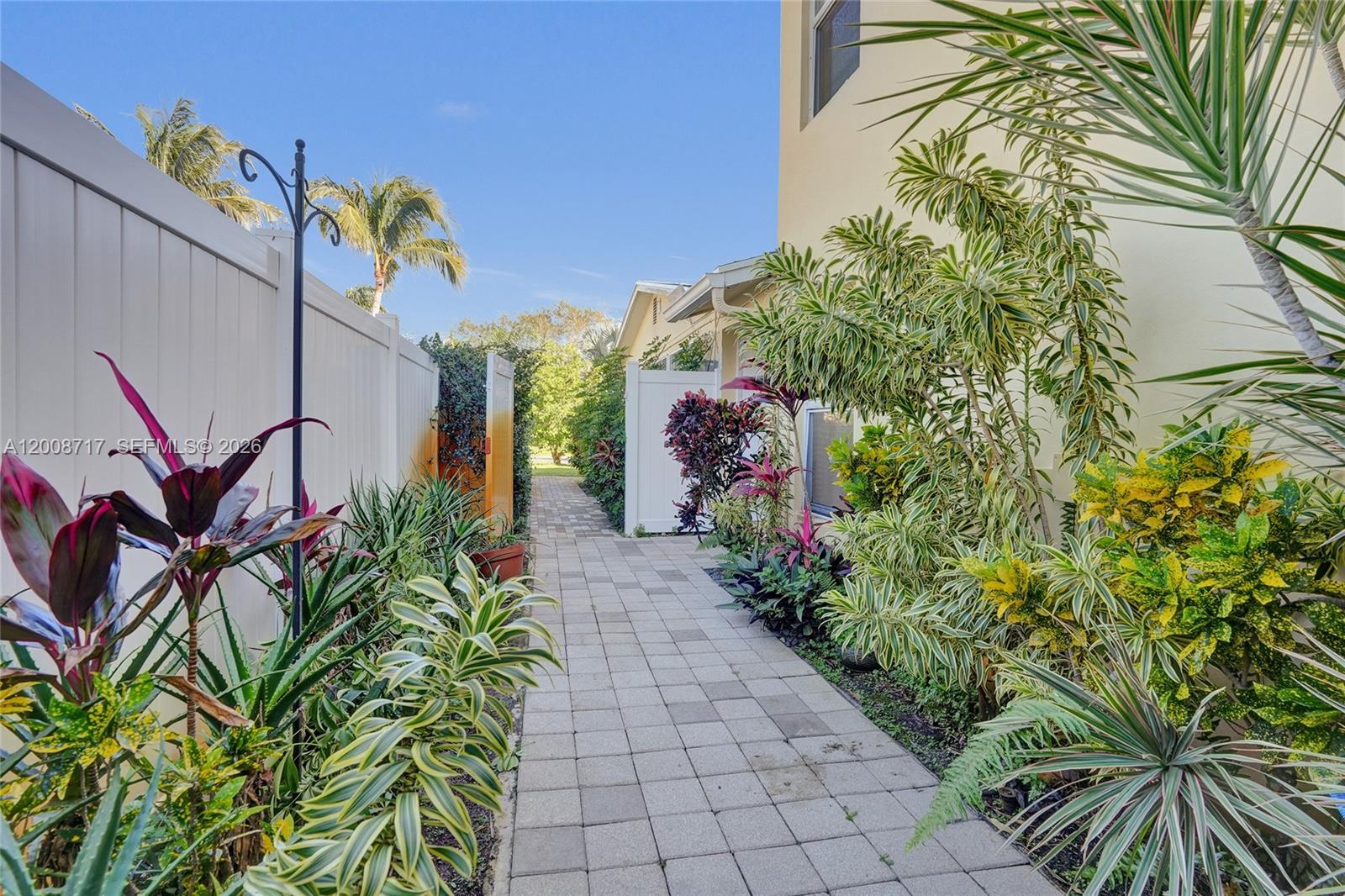740 Buttonwood Rd #740, North Palm Beach FL 33408