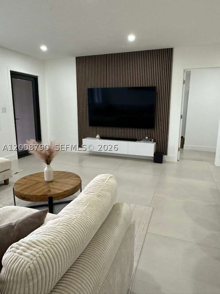 1524 NE 14th Ter, Fort Lauderdale FL 33304