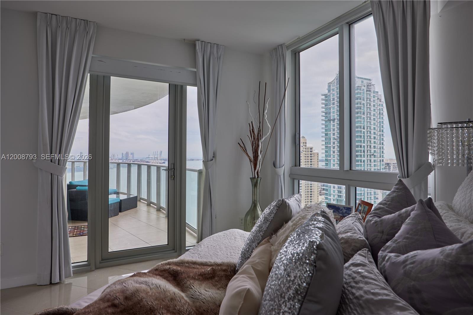 300 S Biscayne Blvd #T-2108, Miami FL 33131