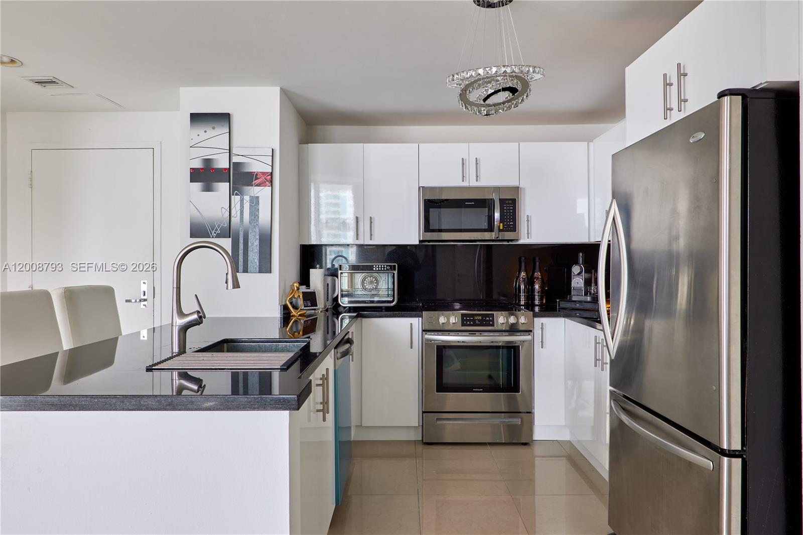 300 S Biscayne Blvd #T-2108, Miami FL 33131
