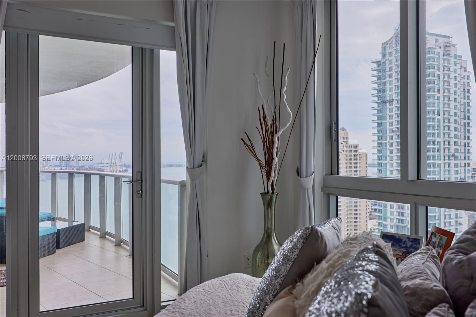 300 S Biscayne Blvd #T-2108, Miami FL 33131