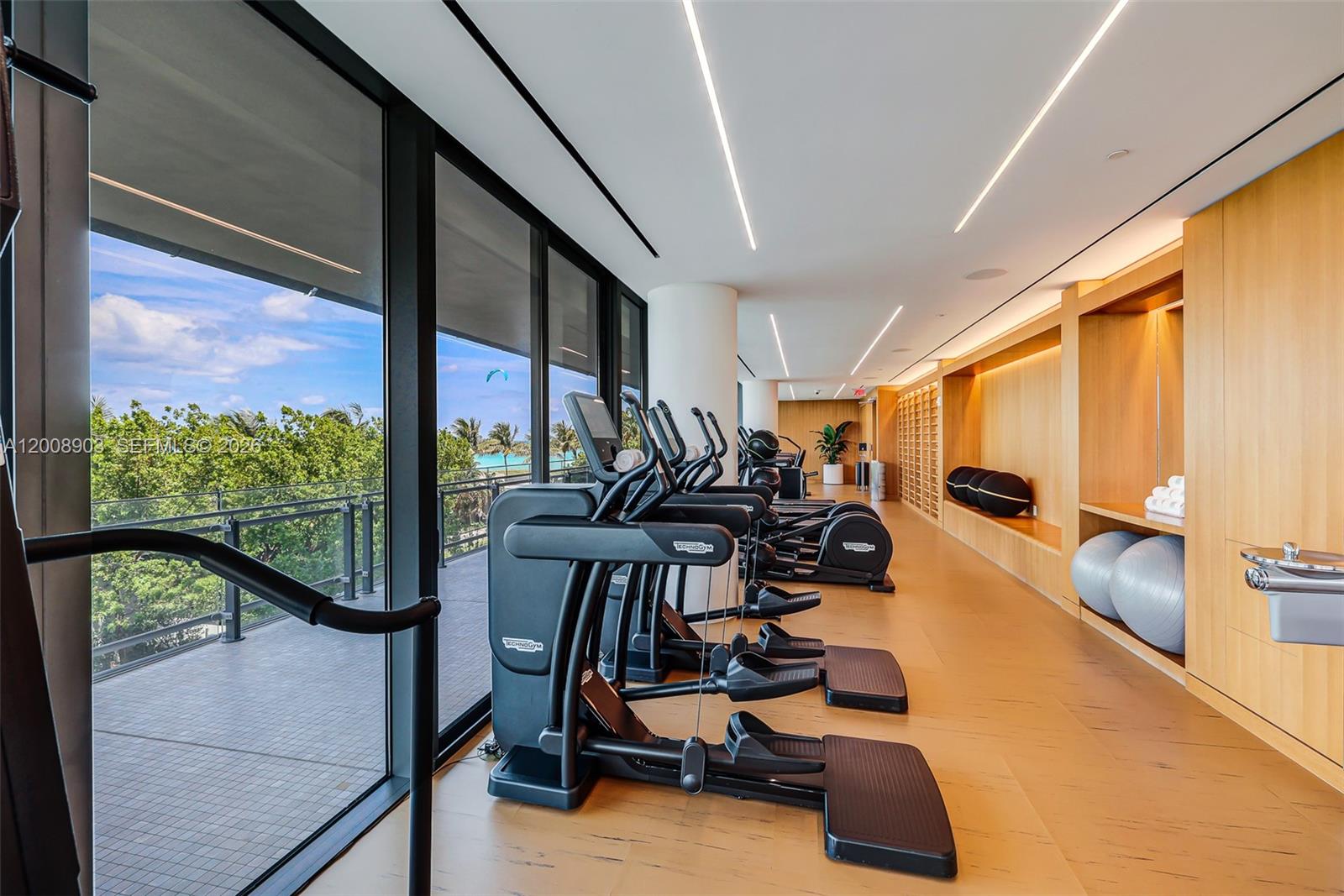 8701 Collins Ave #904, Miami Beach FL 33154