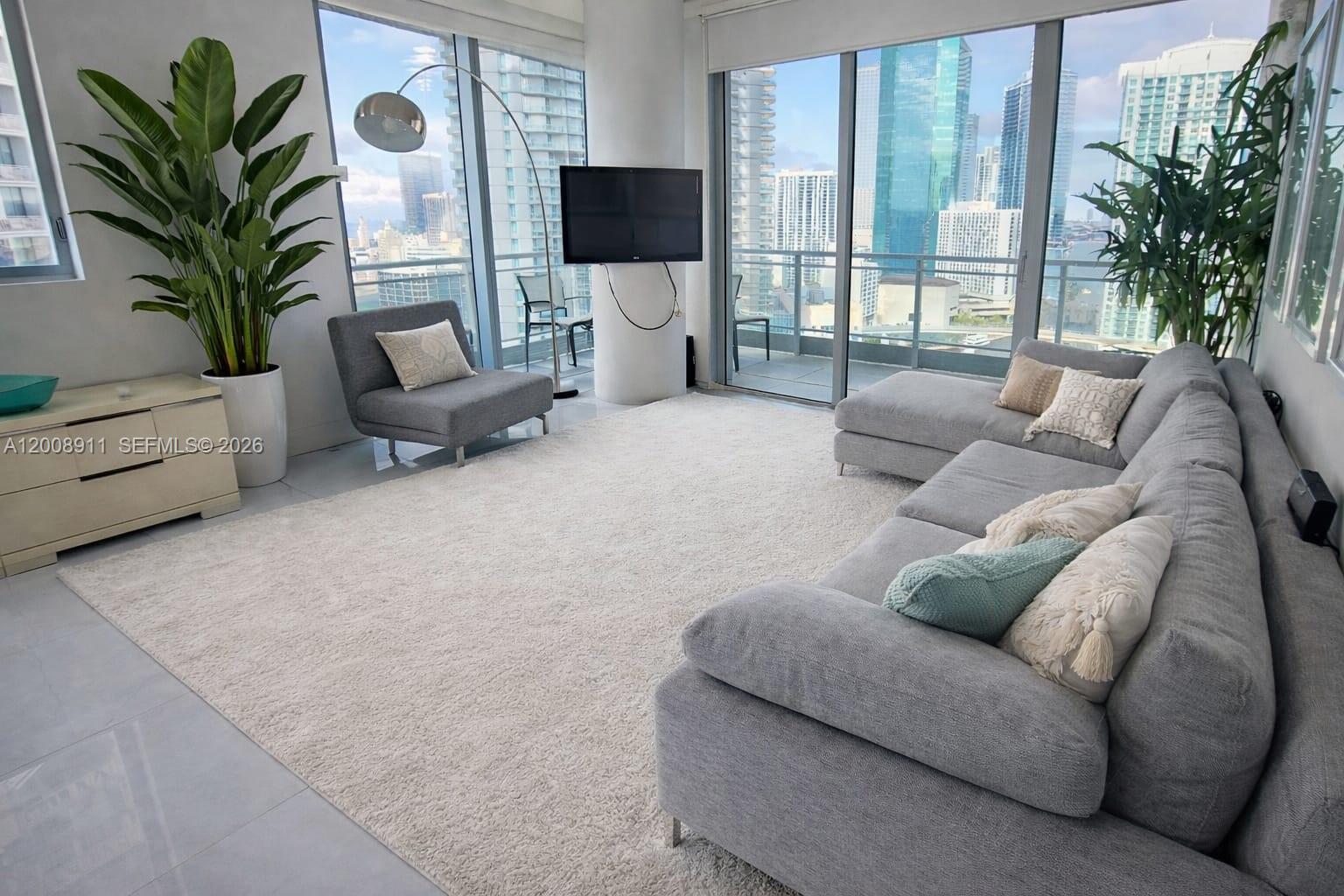 92 SW 3rd St #2510, Miami FL 33130