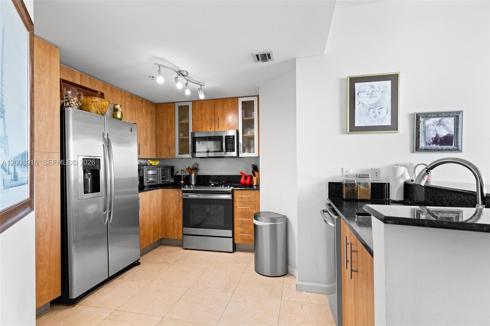 7910 Harbor Island Dr #402, North Bay Village FL 33141