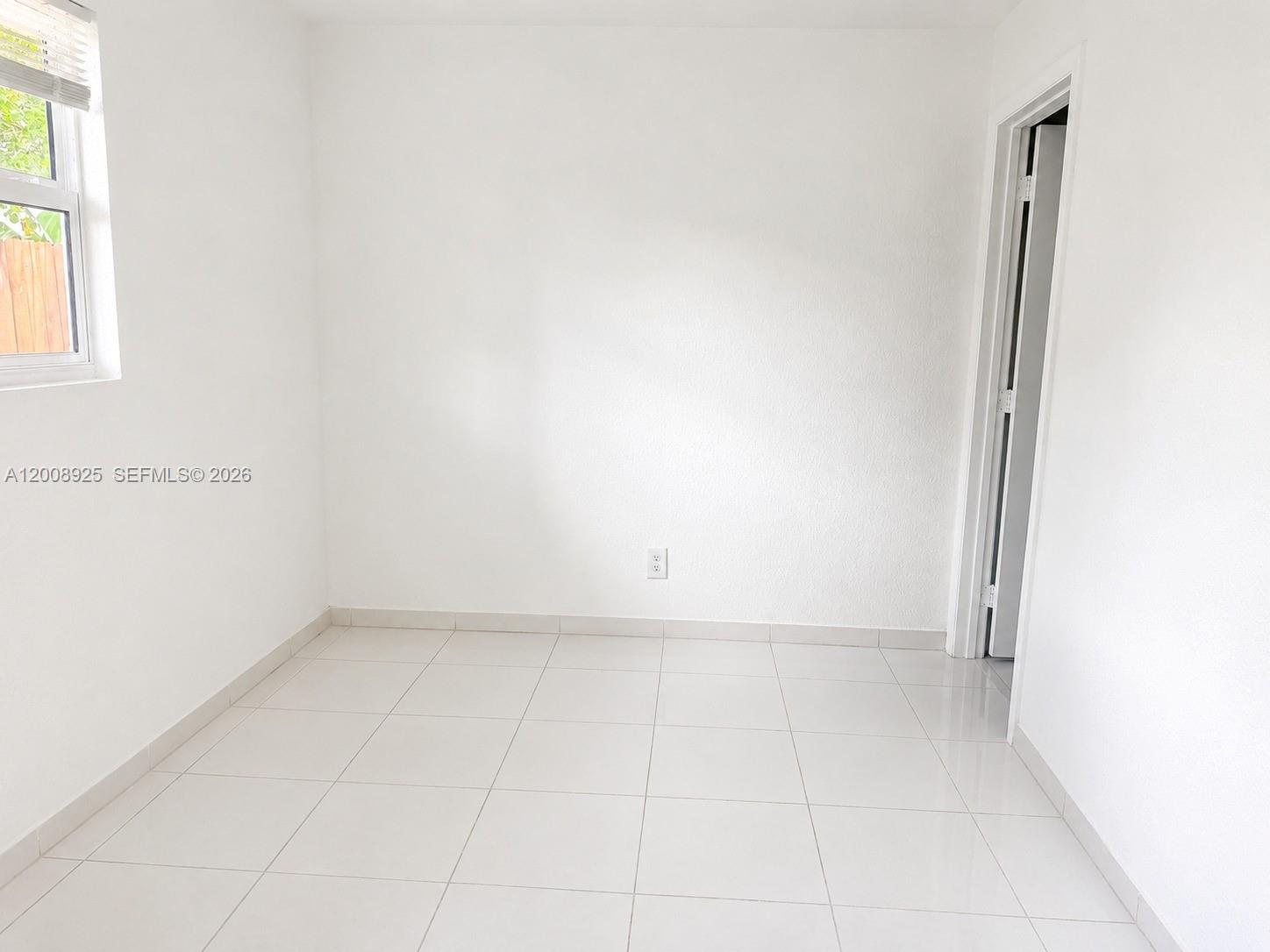 8210 SW 7th St, North Lauderdale FL 33068