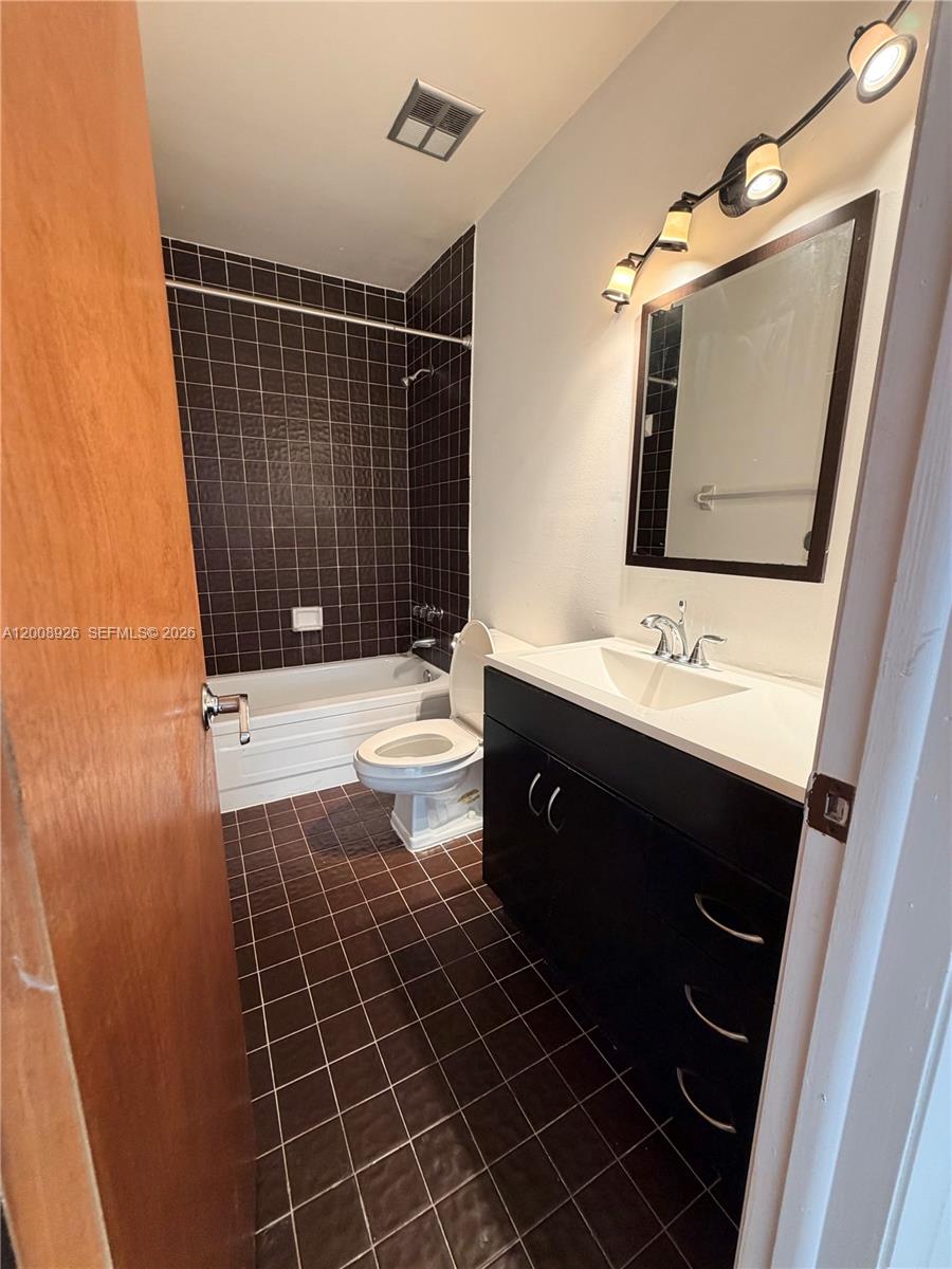 3225 Bird Ave #IV3, Miami FL 33133