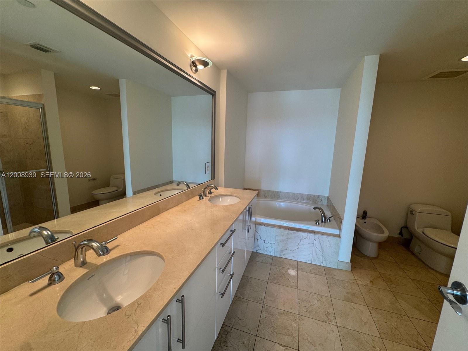3330 NE 190 ST #1215, Aventura FL 33180