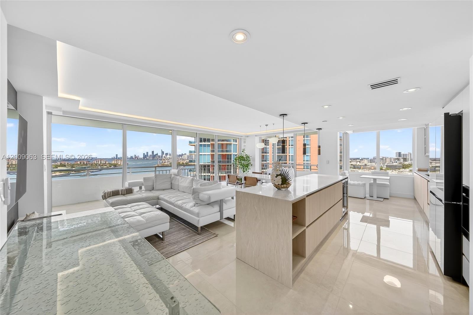 400 S Pointe Dr #2009, Miami Beach FL 33139
