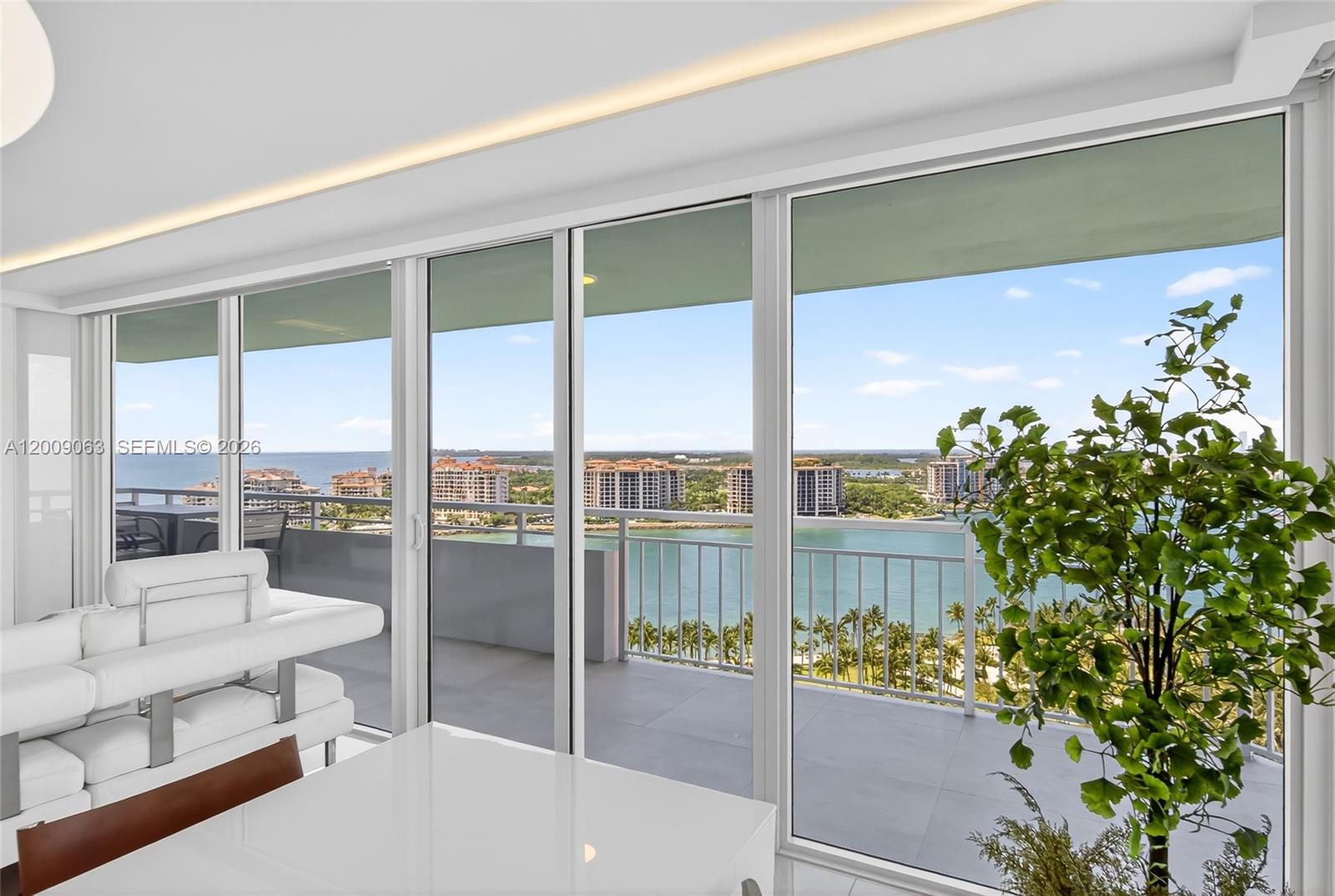 400 S Pointe Dr #2009, Miami Beach FL 33139