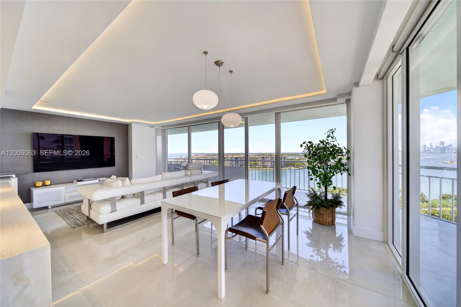 400 S Pointe Dr #2009, Miami Beach FL 33139